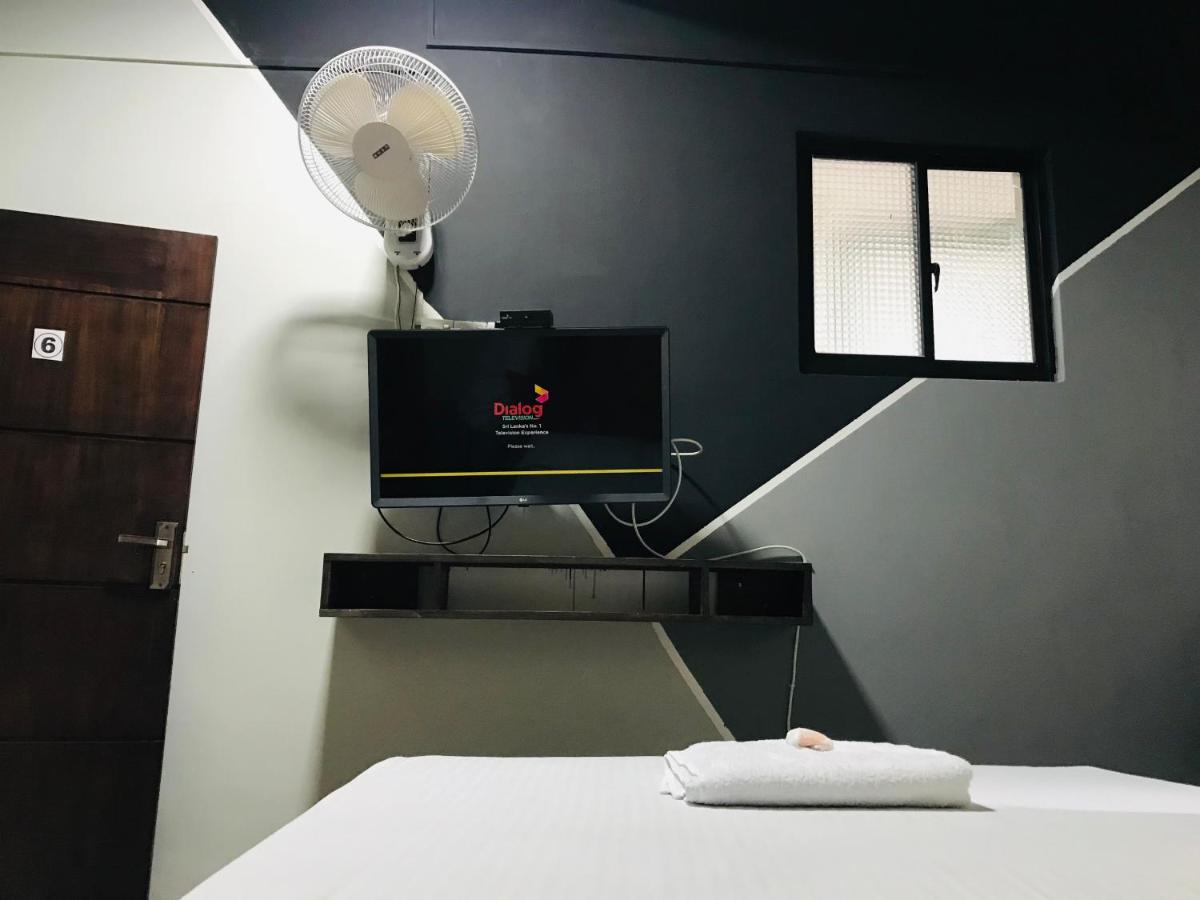 Alina Budget Hotel Kaduwela Exterior photo